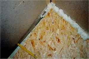 Beplankung im Spitzboden mit Bauschaum gefüllt (2/2)